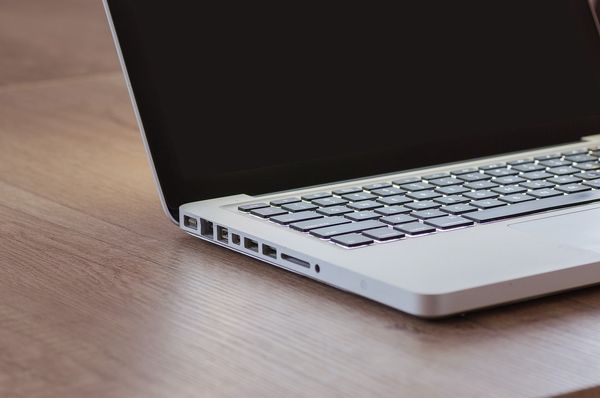 Czy samodzielna naprawa laptopa jest dobrym pomysłem?
