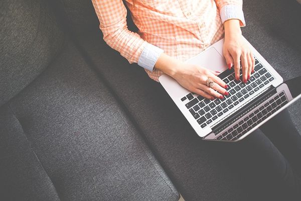 Komputer osobisty vs laptop: który sprzęt jest bardziej awaryjny?